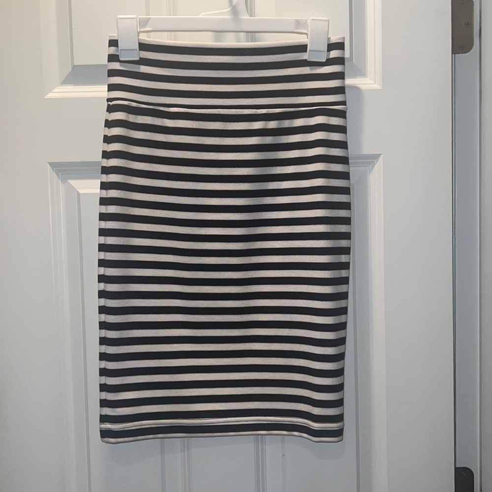 Forever 21 Navy white stripe pencil skirt size M